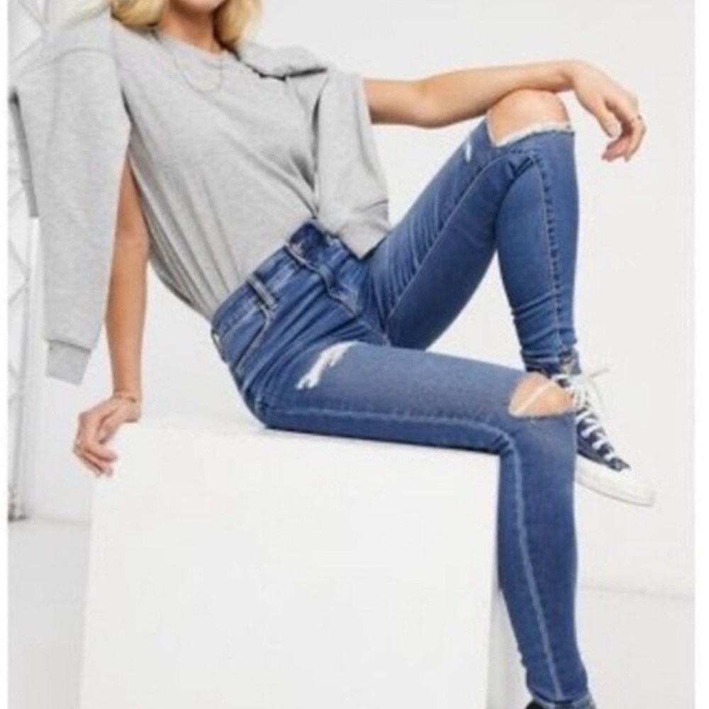 American Eagle Outfitters Women's Blue super high rise skinny Distressed jeans